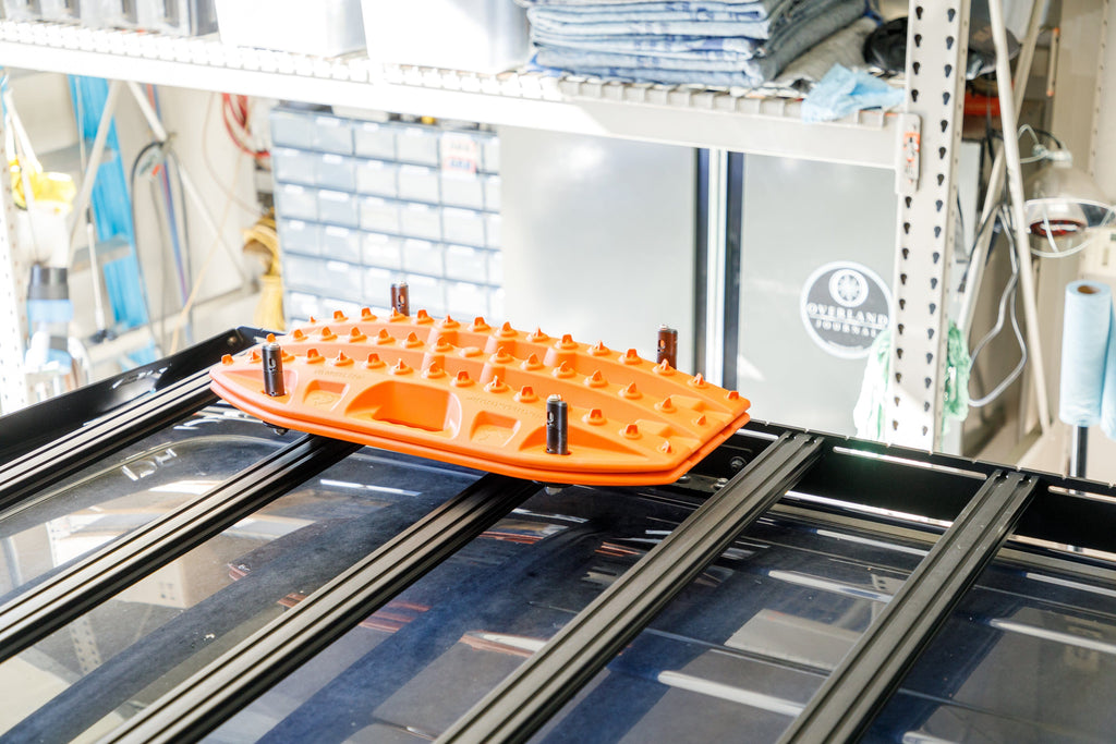 Overland Kitted Universal Mounting Plate for MAXTRAX® Mini