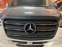 Load image into Gallery viewer, LED Grill Emblem Sprinter 907