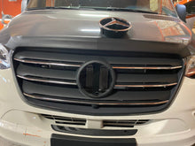 Load image into Gallery viewer, LED Grill Emblem Sprinter 907