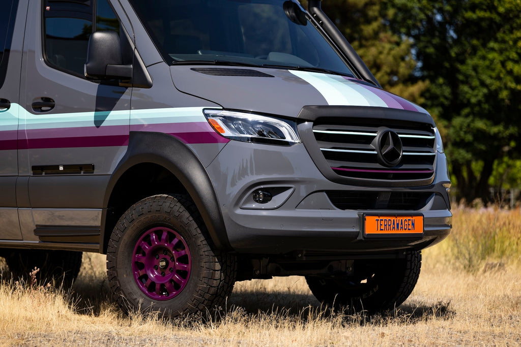 Black Front Emblem Sprinter 907