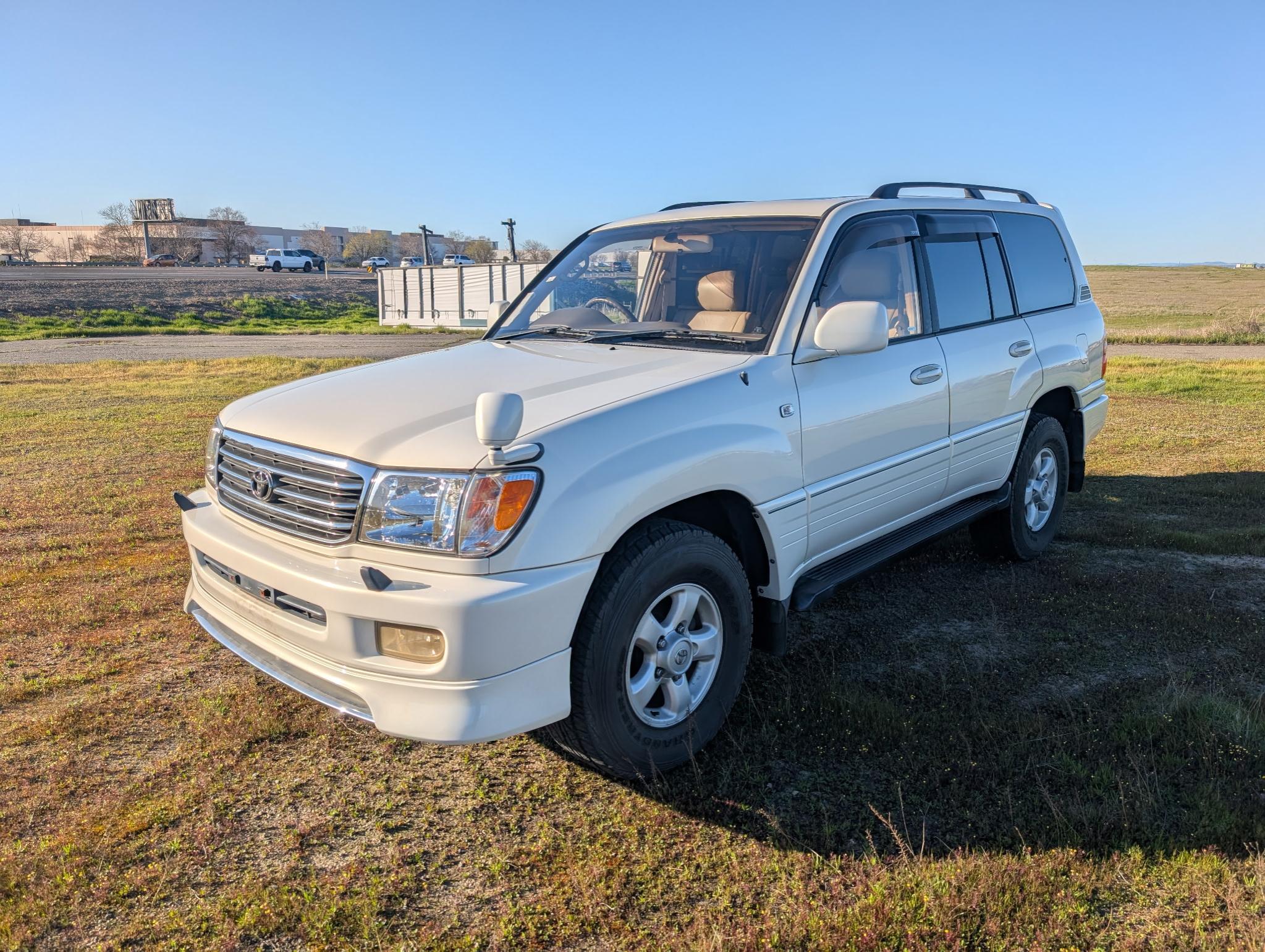 Toyota Land Cruiser 100 series front bumper cover JDM (GARAGE SALE)